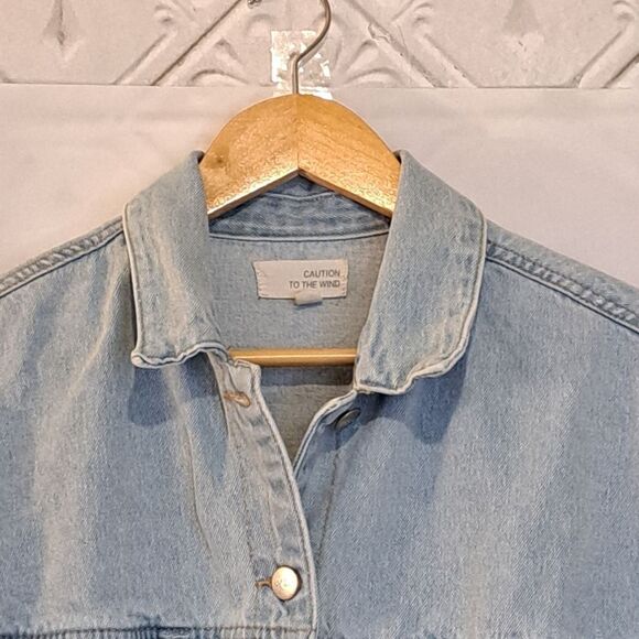 Caution to the Wind Cropped Distressed Frayed Hemline Causal Jacket Size 12 Y2K - Picture 9 of 12